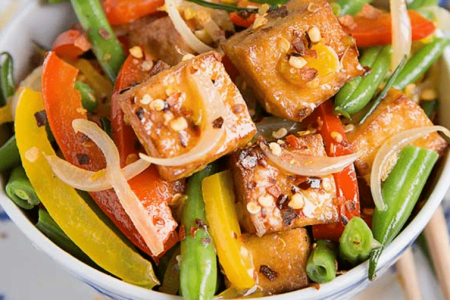 Wok de tofu et légumes