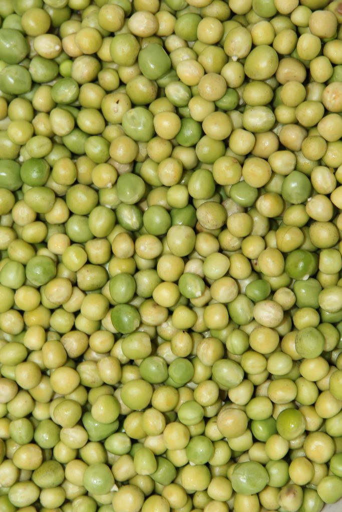 Captivating close-up of a fresh green peas texture, ideal for food backgrounds.