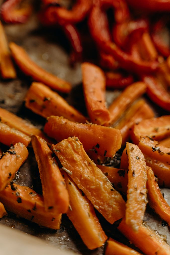 Close-up of seasoned, roasted carrots with herbs, perfect for healthy vegan recipes.